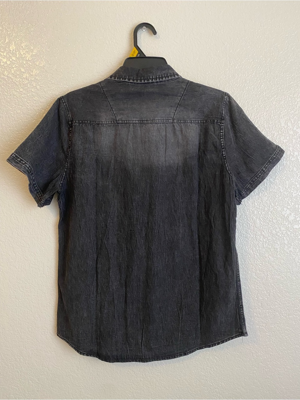 ***PRICE DROP*** Airwalk Men's Short Sleeve Faded Black Denim Button-Front S - Picture 2 of 4